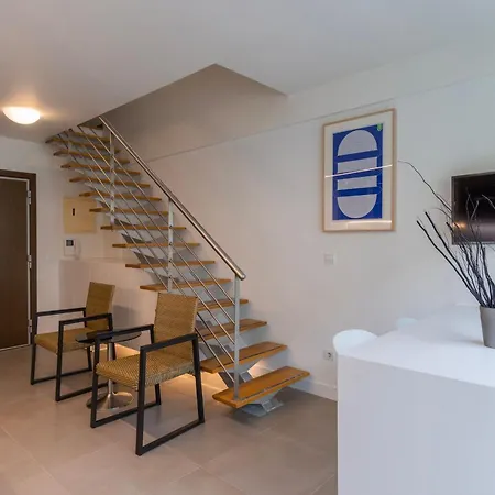 Apartamento Bright 2bdr Duplex With Balcony By Lovelystay