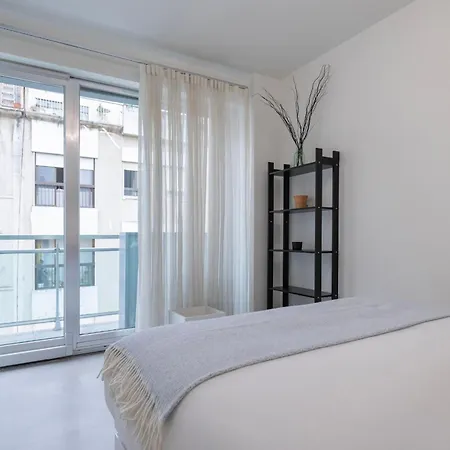 Bright 2bdr Duplex With Balcony By Lovelystay Lägenhet